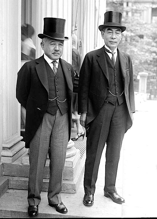 1929年5月、松永安左エ門、出淵勝次（左）とともに Wikipediaより