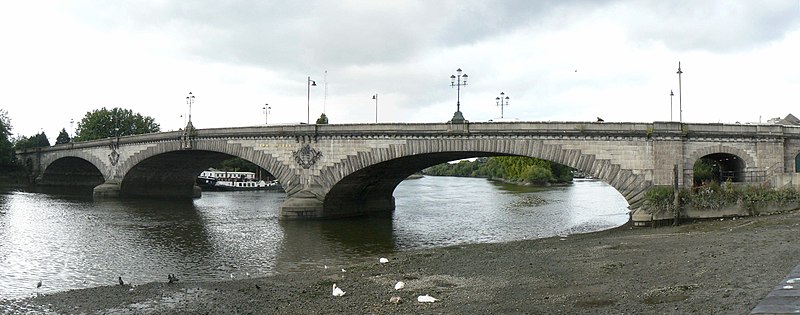 File:Kew Bridge in London 2007 Sept 21.jpg