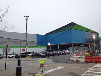 Expansion connecting The Court and The Plaza at King of Prussia under construction in January 2016 King of Prussia Mall expansion construction January 2016.jpg