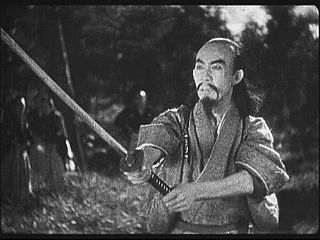 W Japonii dla określenia tego gatunku filmowego stosowany jest termin chanbara eiga (チャンバラ映画), co znaczy „filmy z walkami na miecze” i z grubsza odpowiada pojęciu „filmy płaszcza i szpady”, używanemu dla określenia analogicznego gatunku w kinematografii zachodniej. Chanbara jest podkategorią szerszego gatunku filmowego jidai-geki, którym w kinematografii japońskiej określa się filmy historyczne. Z tym, że w gatunku jidai-geki znajdziemy także wiele filmów nie-samurajskich, których akcja, pomimo jej osadzenia w okresie historycznym, wcale niekoniecznie musi być związana z postaciami samurajów, czy choćby obrazować ich walki.