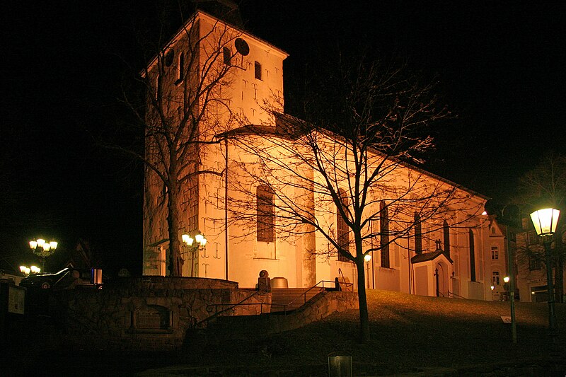 File:Lüdenscheid Erlöserkirche Nachts.jpg