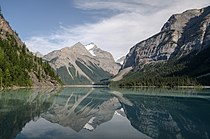 キニー湖のホワイトホーン山の反射