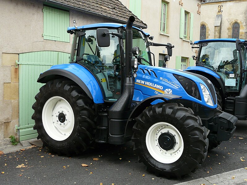 File:Lanouaille New Holland T5.110.jpg