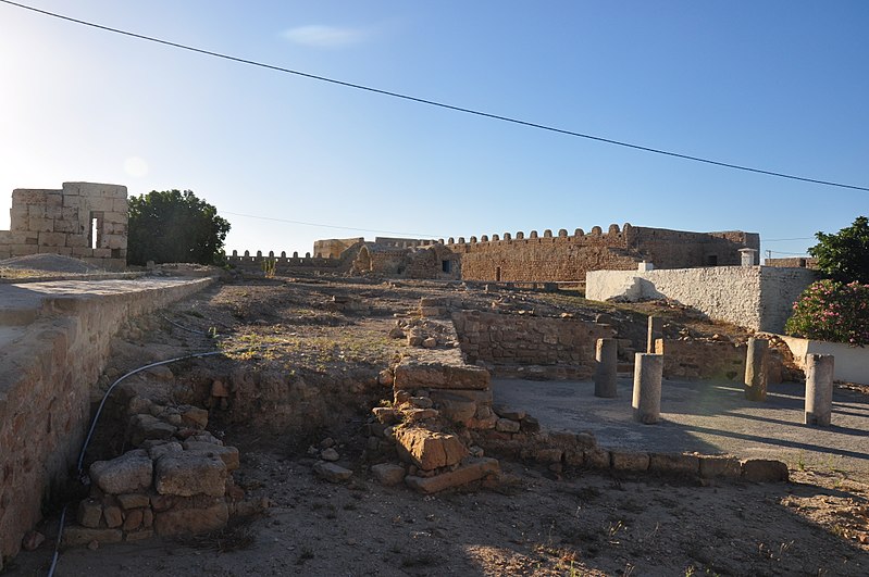 File:Le reste des ruines du fort.jpg