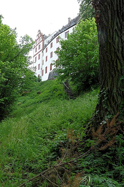 File:Lichtenberg Schloss Osthang 185 SAM 0762 20200501.jpg