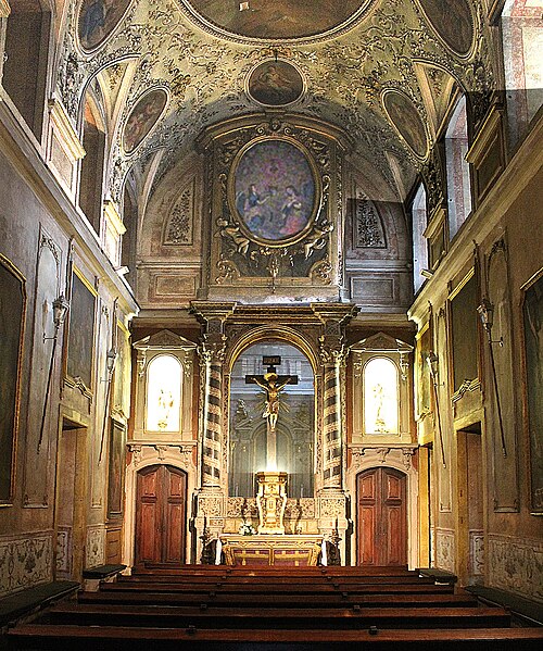 File:Lisbon, Basílica da Estrela, transept.JPG