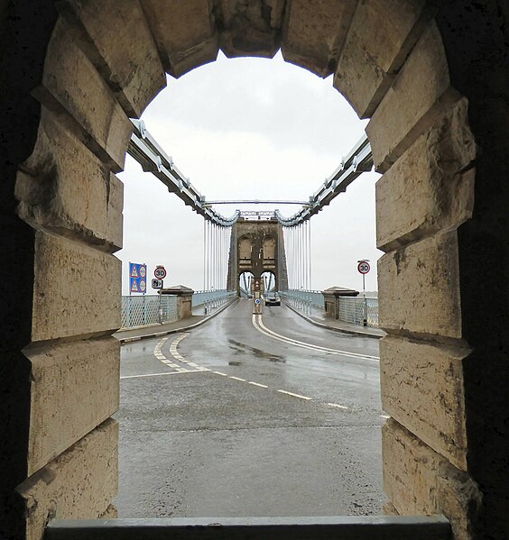 File:Looking straight down the Menai Suspension Bridge - geograph.org.uk - 4971987.jpg