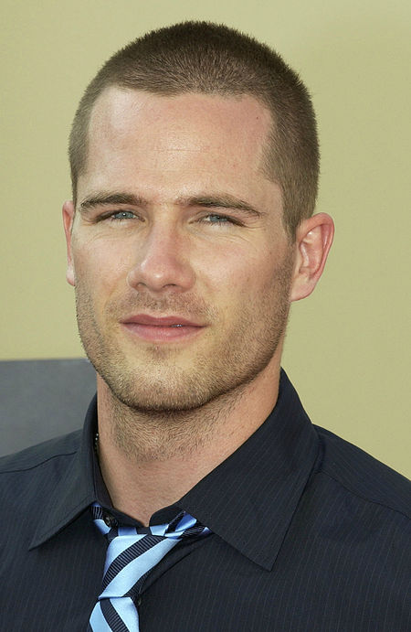 Luke Macfarlane.jpg