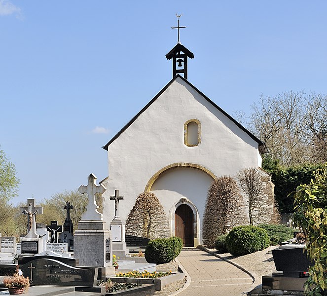 File:Luxembourg Hostert Niederanven cemetery chapel n.jpg