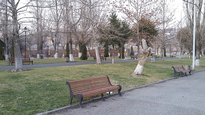 File:Lyon Park, Yerevan 45.jpg