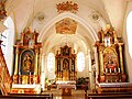 Innenraum der Kirche St. Johannes d. T. und Georg in Holzhausen, Gemeinde Münsing, Landkreis Bad Tölz-Wolfratshausen, Regierungsbezirk Oberbayern, Bayern. Als Baudenkmal in der Bayerischen Denkmalliste aufgeführt.