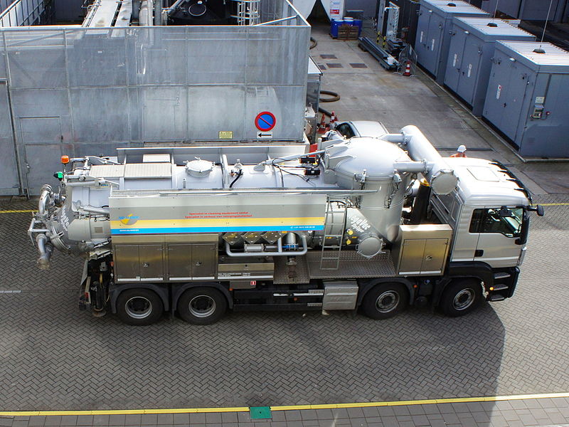 File:MAN truck with MegaVac SkyTipper, pic5.JPG