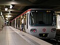 Une rame de métro à la station Place Jean Jaurès de la Ligne B du métro de Lyon.