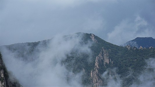 한국어: 신선봉에서 본 마등령