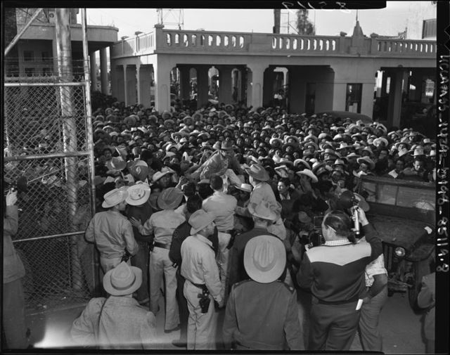 Mexican workers await legal employment in the United States, 1954