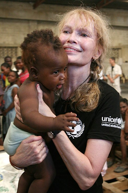 ไฟล์:MiaFarrow_UNICEF.JPG