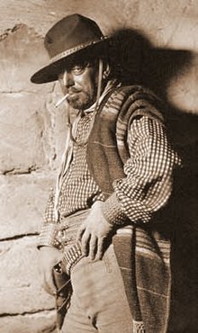 Michael Vavitch as a cowboy (The Dove, 1927).