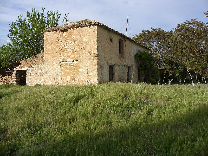 File:Molino viejo y sin agua.jpg