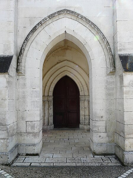 File:Montanceix église porche.JPG