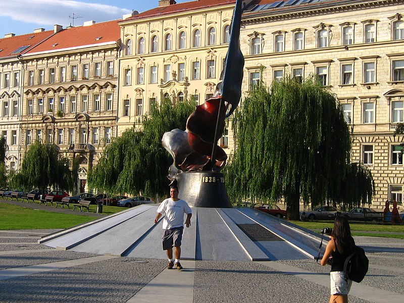 File:Monument of German Occupation, Malostranska - panoramio.jpg