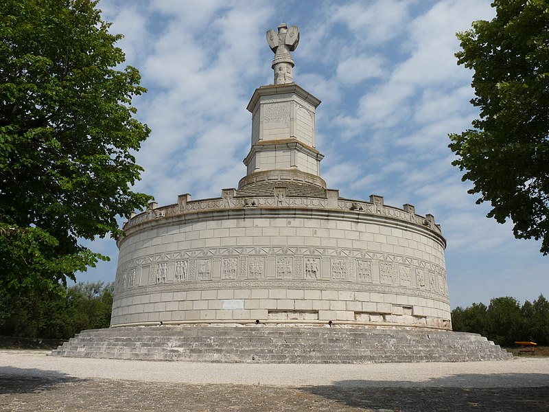 File:Monumentul triumfal Tropaeum Traiani-judetul Constanta,Romania.jpg