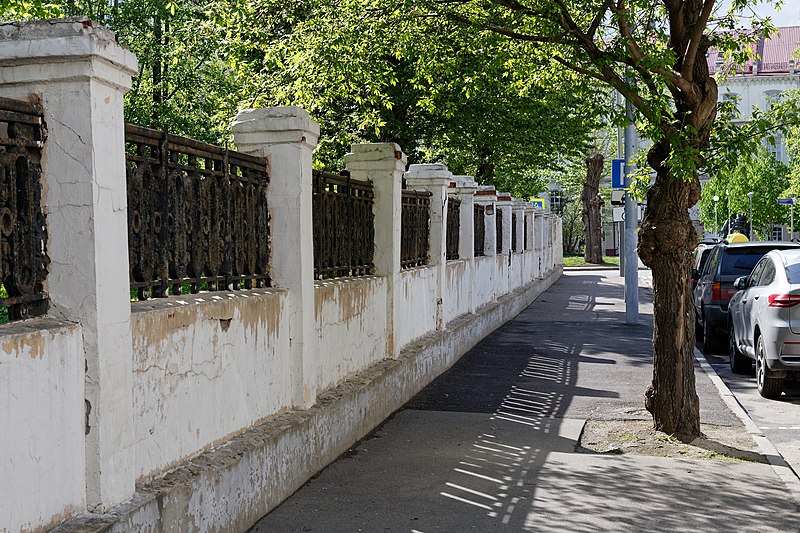 File:Moscow, 1st Pavlovsky Lane hospital fence May 2022 02.jpg