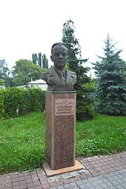 Myrhorod Hoholia Str. Park of Glory Monument-Bust of O.Verbytskiy (YDS 7102).jpg