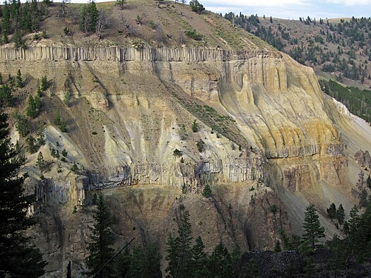 Sepulcher Formation below Narrows Basalt, Yellowstone NP, Wyoming Narrows Basalt (Lower Pleistocene, 1.5-1.6 Ma) (Narrows of the Yellowstone River, northeastern Yellowstone National Park, Wyoming, USA) 1 (19510598353).jpg