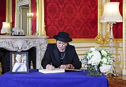 Kiro signing the book of condolence for Queen Elizabeth II at Lancaster House, 16 September 2022