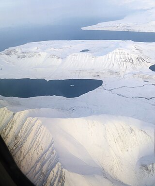 <span class="mw-page-title-main">Linnéfjella</span> Mountain ridge in Spitsbergen, Svalbard