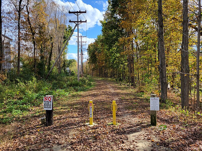 File:North Brookfield Rail Trail sign, North Brookfield MA.jpg