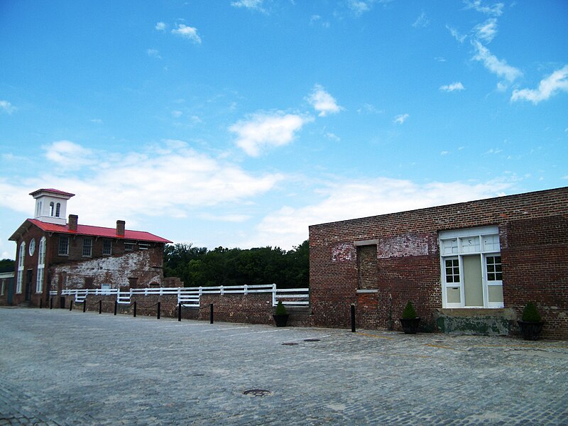 File:Old Train Station in Petersburg, Virginia - Stierch.jpg