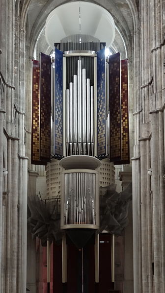 File:Organ in Evreux Cathedral.JPG