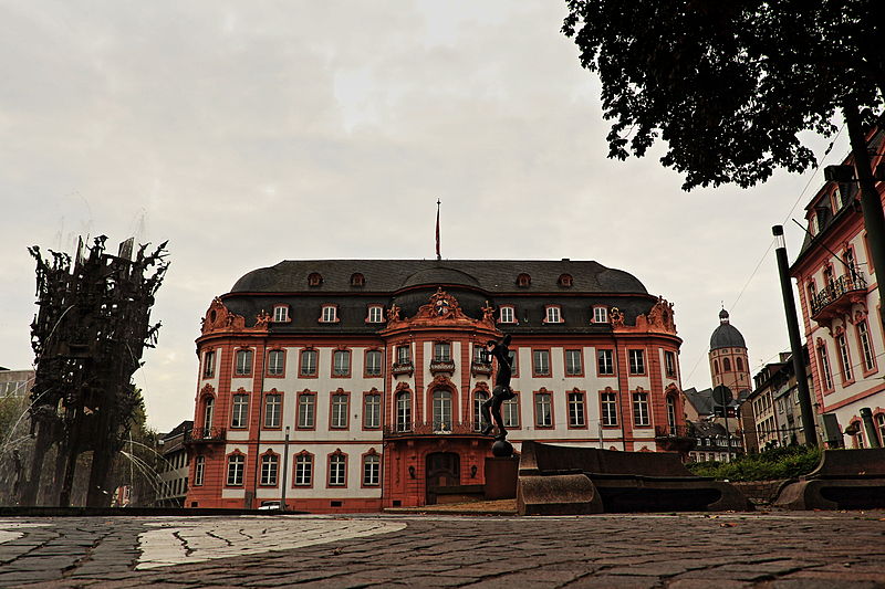 File:Osteiner Hof, Schillerplatz, Mainz.JPG