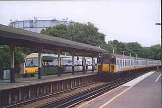 <span class="mw-page-title-main">Oxted railway station</span> Commuter train station in Surrey, England