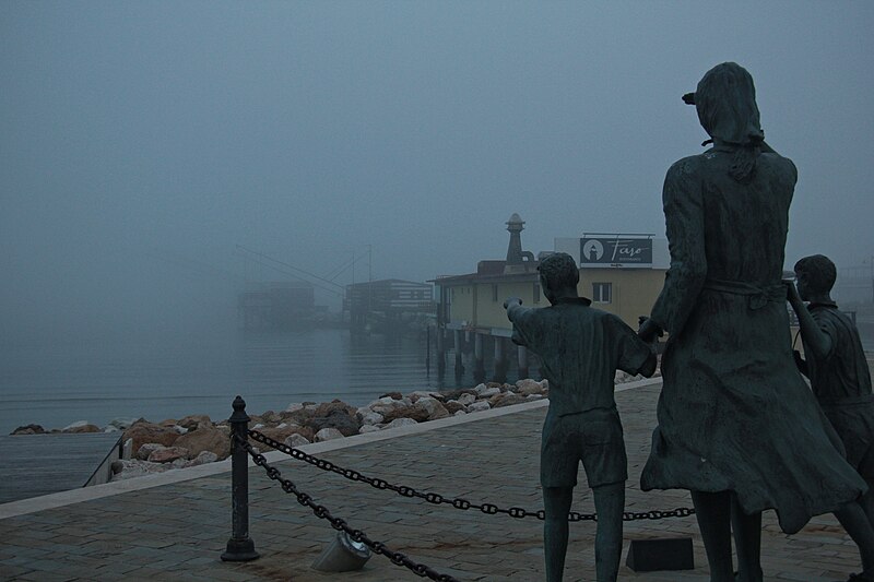 File:PIAZZA SPOSE, LA NEBBIA 4.jpg