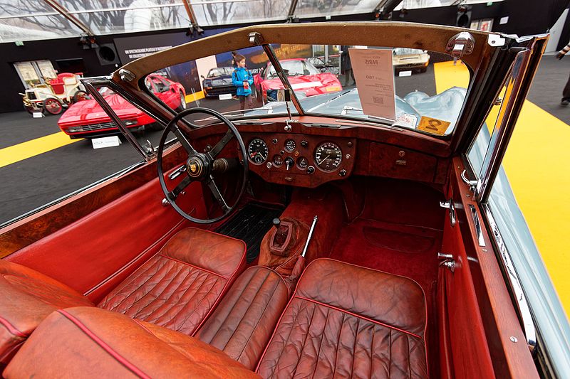 File:Paris - RM Sotheby’s 2016 - Jaguar XK 140 SE Drophead Coupé - 1955 - 005.jpg