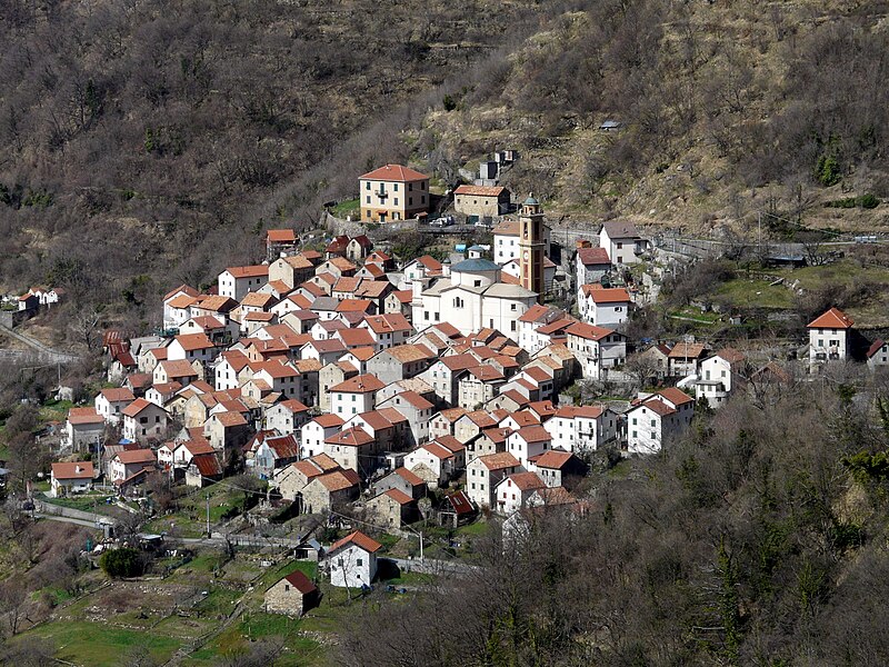 File:Pentema (Torriglia)-panorama1.jpg