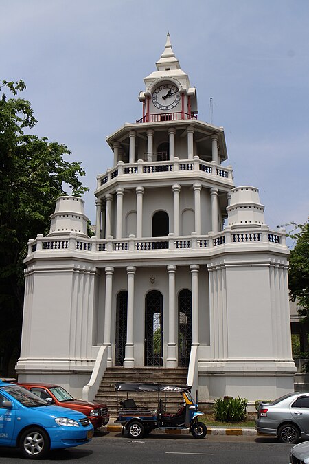 ไฟล์:Phra_Borom_Maha_Ratchawang,_Phra_Nakhon,_Bangkok,_Thailand_-_panoramio_(100).jpg