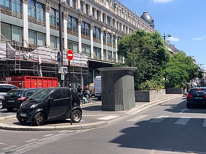 Comment aller à Place Pierre Lazareff en transport en commun - A propos de cet endroit