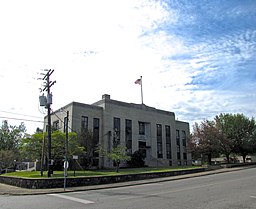 Polk County Courthouse i Benton.