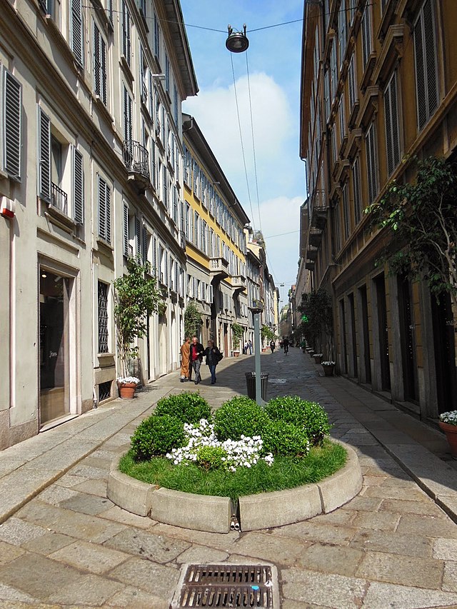 Via della spiga milano. Walking in porta Venezia.