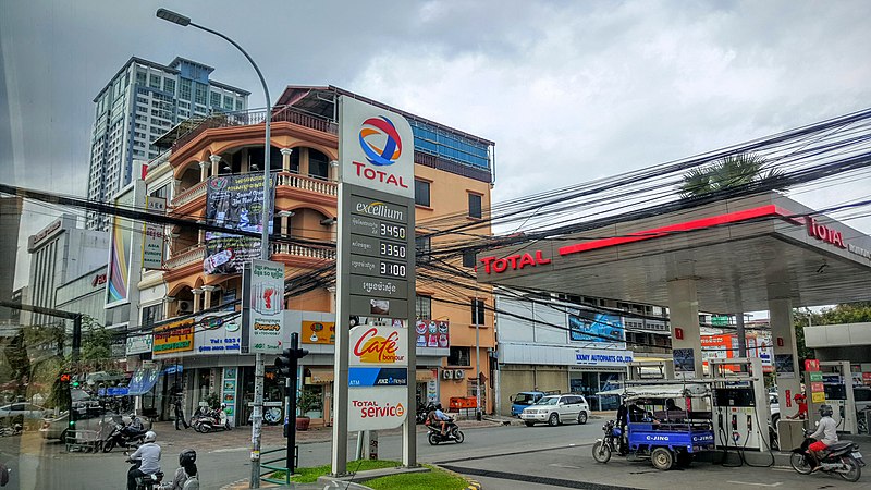 File:Preah Monivong Blvd(93),Sangkat Boeng Keng Kang Ti Bei, Phnom Penh, Campuchia,25-06-16-Dyt - panoramio.jpg