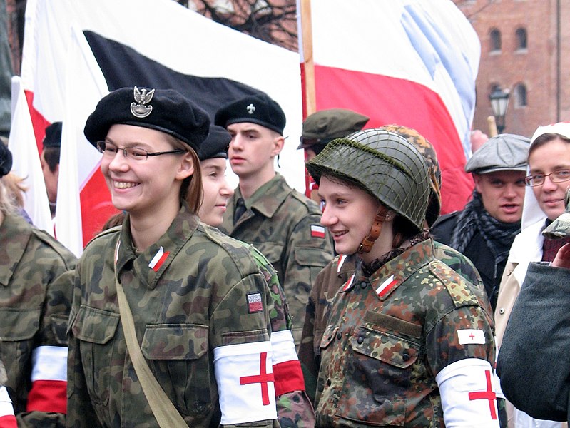 File:Preparation to Parade of Independence in Gdańsk during Independence Day 2010 - 20.jpg