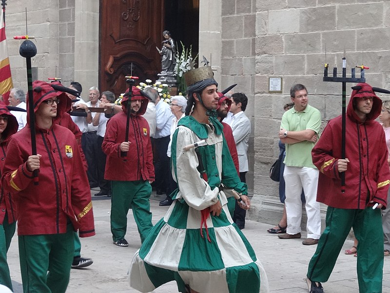 File:Processó de Sant Bartomeu - 03 Ball de Sant Miquel i els Diables.JPG