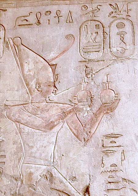 Relief of king Psamtik I making an offering Psammetique Ier TPabasa.jpg