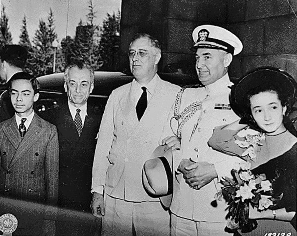 Manuel L. Quezon visiting Franklin D. Roosevelt in Washington, D.C., while in exile