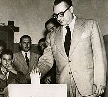 Romulo Betancourt voting in the 1946 elections RB, votando en los comicios del 27 de octubre de 1946.JPG