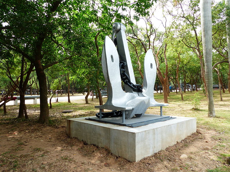 File:ROCN Zhong Zheng (II) (LSD-191) Memorial Anchor in Chengkungling 20131012.jpg