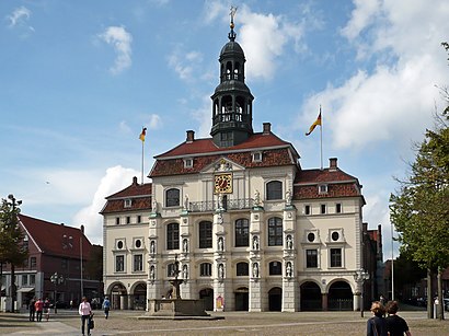 So kommt man zu Rathaus Lüneburg mit den Öffentlichen - Mehr zum Ort Hier